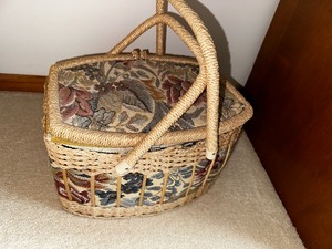 Sewing Notions Basket, lid hinge is broken
