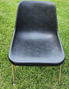 lot 18 image: Herman Miller Style Shamrock Heavy Duty Chair
