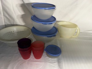 lot 72 image: Vintage Tupperware