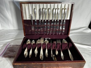 lot 73 image: Vintage Community Plate Flatware Silverware, Eighteen Teaspoons, Ten Forks, Nine Soup Spoons, Three Serving Forks, Three Serving Condiment Forks, Ten Knives, One Butter knife