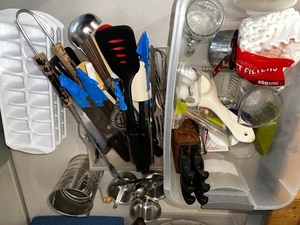 lot 84 image: Variety Of Kitchen Tools