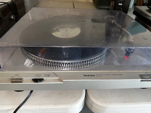 lot 98 image: Techniques Model SL-D Two Direct Drive Automatic Turntable System