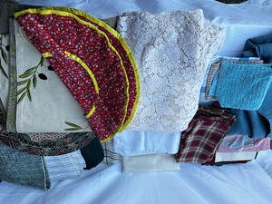 lot 64 image: Entire Lot Of Table Linens, Including Table Cloths, Table Runners, Napkins, Placemats, Chargers, And Casserole Carrier