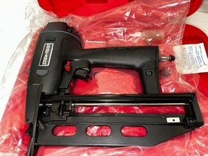 lot 284 image: Brand New Craftsman Finish Nailer 16 Gauge in Case