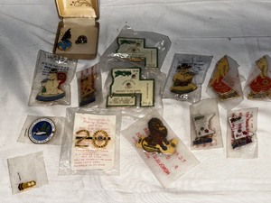 lot 134 image: Lot of Vintage Lions Pins