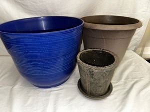 lot 253 image: Three Planters