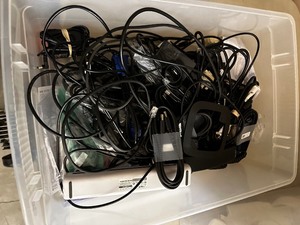 lot 260 image: Large Box of Computer Cables