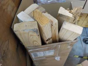 lot 35 image: 2 x 4s...