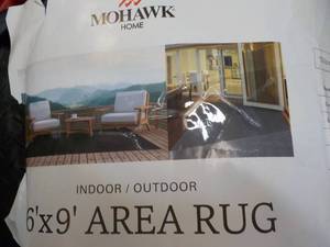 lot 40 image: Mohawk 6 ft x 9 ft Area Rug...