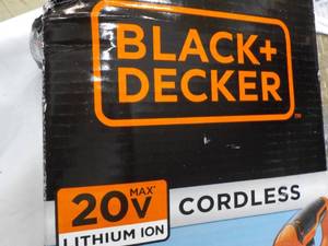 lot 64 image: Black and Decker 20 Max V Lithium ION Cordless 12 String Trimmer