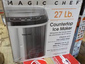 lot 66 image: Magic Chef 27 lb. Countertop Ice Maker