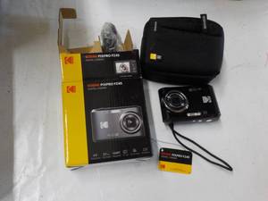 lot 82 image: Kodak PIXPro FZA5 Digital Battery Camera