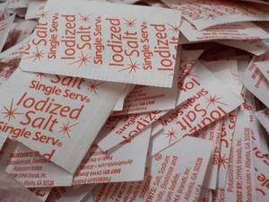 lot 128 image: 3000 Single Serve Packets Iodized Salt
