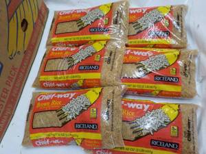lot 142 image: 6 ct x 32 oz Bags Chef Way Brown Rice- past best date