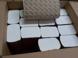 lot 213 image: Coastwide C Fold White Paper Towels...