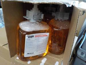 lot 215 image: 4 x 42 oz Refills GOJO Handwash...