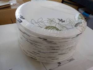 lot 238 image: 125 ct 8.5 Paper Plates...