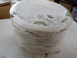lot 239 image: 125 ct 8.5 Paper Plates...