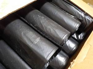lot 262 image: Case of Earthsense 55-60 Gallon Can Liners
