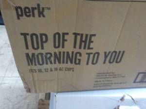 lot 266 image: 500 Perk Lids for 10 , 12, 16 oz Cups