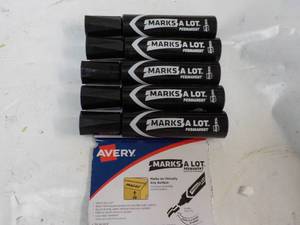 lot 282 image: 5 ct Avery Marks A lot  Large Sizes...