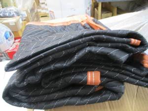 lot 19 image: 6 Moving Blankets...