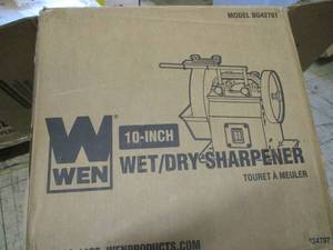 lot 20 image: WEN WetDry Sharpener- grinding wheel is broken powers on