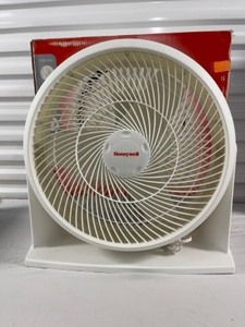 Honeywell 14 Floor Fan