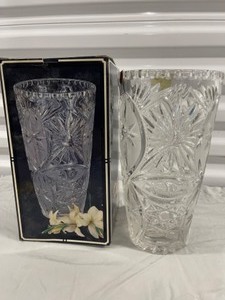 Anka Handmade Cut-Glass Crystal Vase