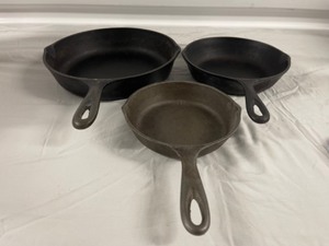 Set of 3 Cast-Iron Skillets