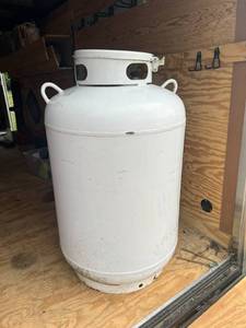 lot 9 image: 100 Gallon Propane Tank