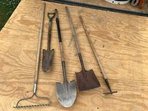 lot 20 image: Long Handle Tools