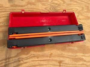 lot 29 image: Triangle Flare Kit Model 1005