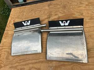 lot 37 image: Western Star Quarter Fenders
