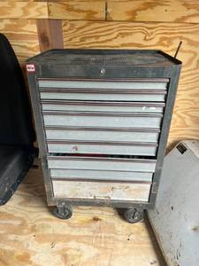 lot 40 image: Rolling Tool Cabinet & Contents