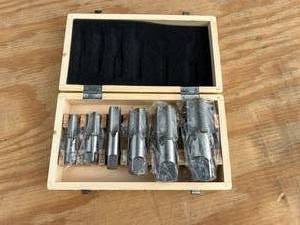 lot 41 image: 6 Piece NPT Taper Pipe Tap Set