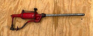 lot 43 image: Barrel Oil Pump