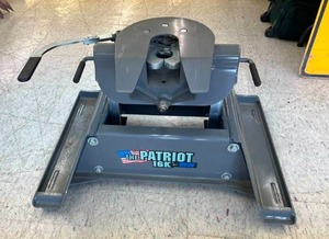lot 4 image: B&W Patriot 16K 5th Wheel Hitch