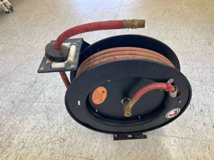 lot 61 image: Air Hose & Reel