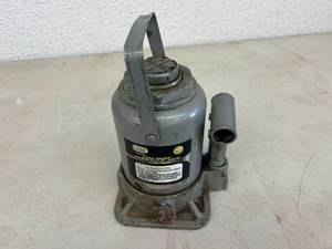 lot 71 image: 20 Ton Low Body Hydraulic Jack