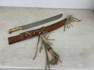 lot 98 image: Gavilan Machete