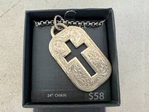 lot 115 image: 24 Chain