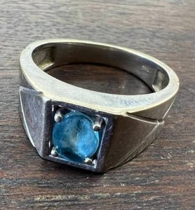 lot 119 image: 14K White Gold Ring