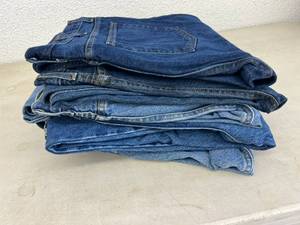 lot 131 image: 7 Pair Jeans