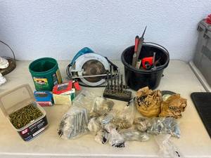 lot 141 image: Screws, Hardware, Makita Saw & Drill Bits
