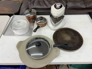 lot 142 image: Pizzazz Pizza Oven & Cooking Items