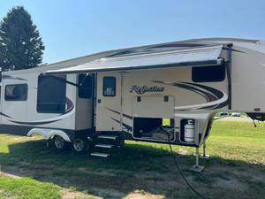 lot 1 image: 2017 Grand Destination Reflection 303RLS 5th Wheel Camper