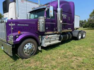 lot 2 image: 2022 Western Star 4900EX Stratosphere Star Light Sleeper