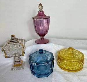 lot 137 image: Vintage Lidded Glass Dishes Collection - Set of 4