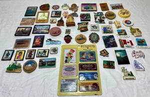 lot 78 image: Large Lot of Assorted Vintage Magnets